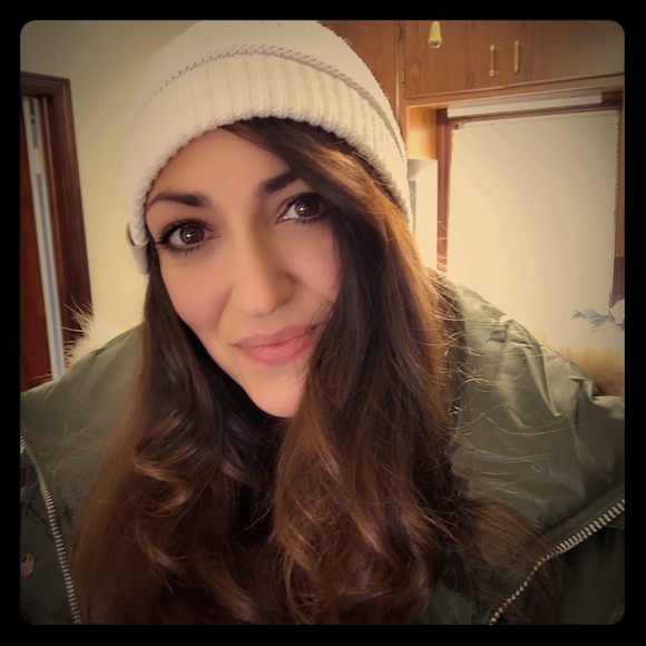 Meet your Posher, Jennifer - Picture 1 of 1